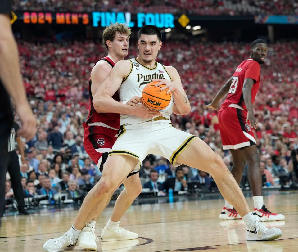 Purdue center Zach Edey (15) is defended by North Carolina State forward Ben Middlebrooks (34) during the Final Four semifinal game at State Farm Stadium.