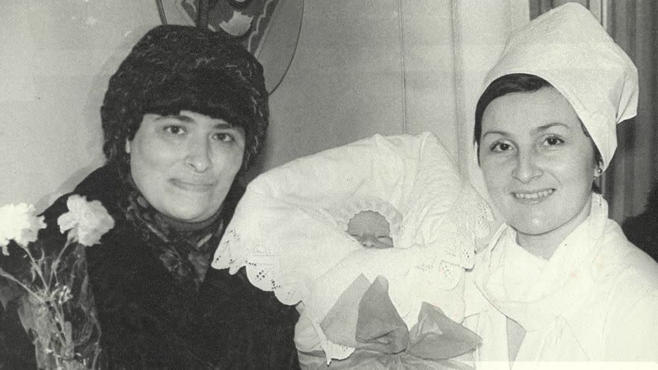 Svetlana Golinkin, newborn Lev Golinkin, and maternity ward staff, Kharkov (now called Kharkiv), USSR, March 2, 1980. - Courtesy Lev Golinkin