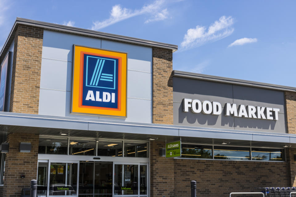 Indianapolis - Circa June 2017: Aldi Discount Supermarket. Aldi sells a range of grocery items, including produce, meat & dairy, at discount prices IX