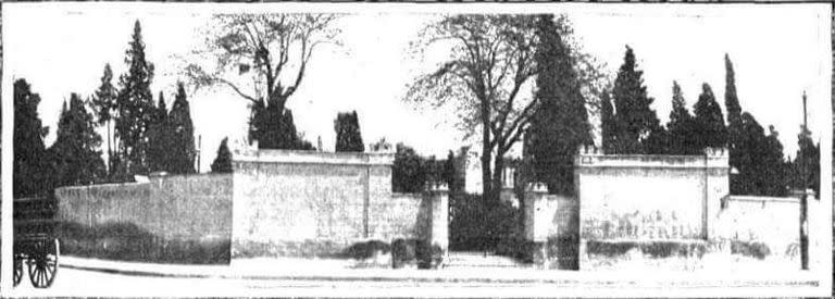 Exterior del antiguo Cementerio de Los Disidentes en 1911