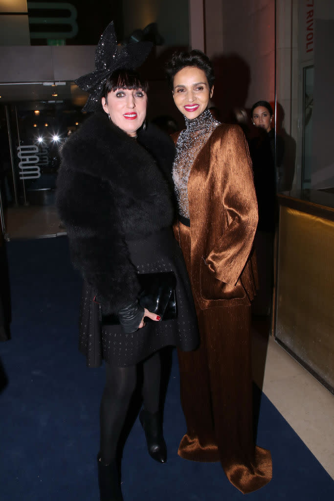 Deux icônes de la mode, telles que Rossy de Palma et Farida Khelfa, ne pouvaient se permettre de rater l’un des événements phare de la Paris Fashion Week ! ©Getty Images