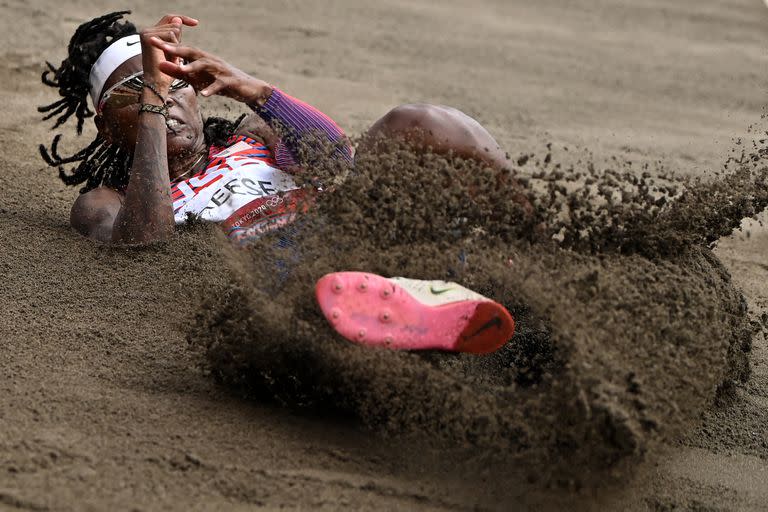 Brittney Reese, de Estados Unidos, compite en la final de salto de longitud femenino