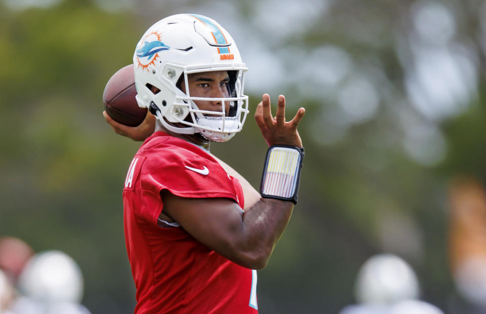 FILE - Miami Dolphins quarterback Tua Tagovailoa sets up to pass during NFL football training camp, Monday, Sept. 5, 2022, in Miami Gardens, Fla. Tua Tagovailoa and Mac Jones will be forever linked by their time as Alabama teammates. Now, for the second consecutive year, they'll meet in Week 1 of the NFL season. (David Santiago/Miami Herald via AP, File)