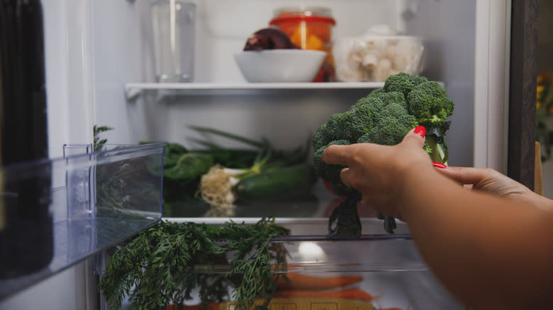 putting broccoli in fridge
