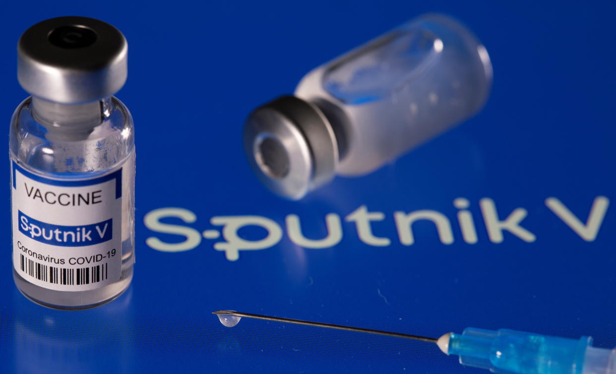 Die slowakische Arzneimittelkontrolle wirft Zweifal am Sputnik-Impfstoff auf (Symbolbild: REUTERS/Dado Ruvic/Illustration)