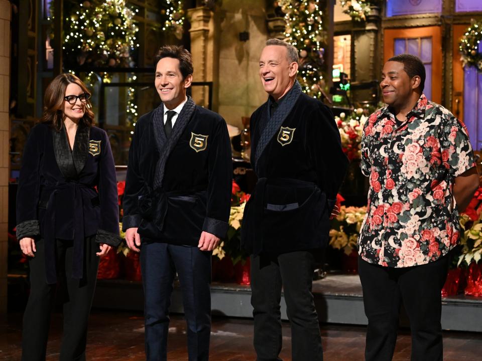 paul rudd, tina fey, tom hanks, and kenan thompson on saturday night live