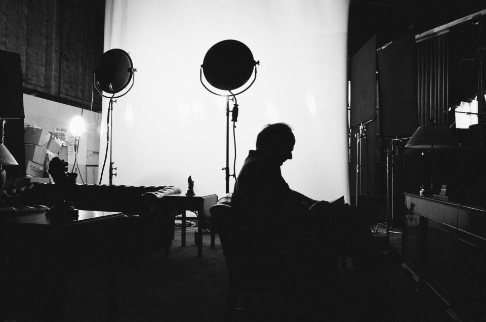 STUDIO CITY, CA - APRIL 3:(NO U.S. TABLOID SALES) Director Andy Ackerman looks over a script during the final shooting days of 'Seinfeld' April 3, 1998 in Studio City, California.  (Photo by David Hume Kennerly/Getty Images)