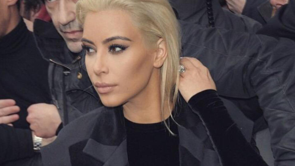 Kim Kardashian als Blondine auf der Pariser Fashion Week