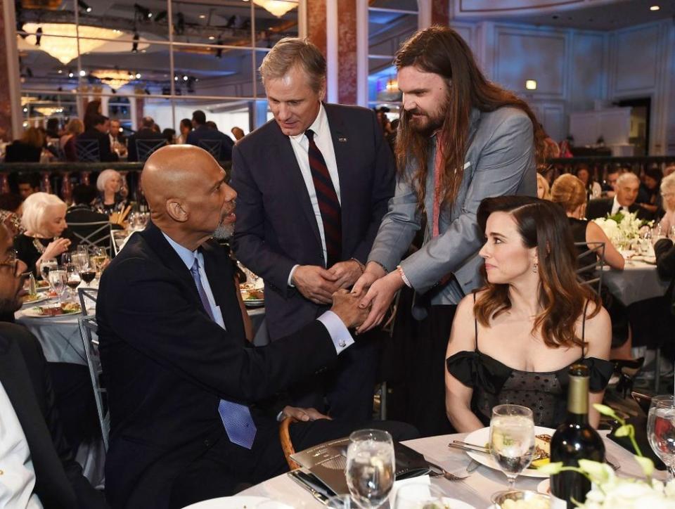 Kareem Abdul-Jabbar, Viggo Mortensen, Henry Mortensen and Linda Cardellini