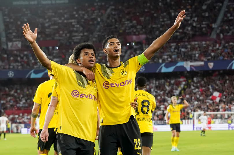 SEVILLE, SPAIN - OCTOBER 05: Karim Adeyemi of Borussia Dortmund and Jude Bellingham of Borussia Dortmund celebrates his team's fourth goal during the UEFA Champions League group G match between Sevilla FC and Borussia Dortmund at Estadio Ramon Sanchez Pizjuan on October 5, 2022 in Seville, Spain. (Photo by Stephen Welsh/DeFodi Images via Getty Images)