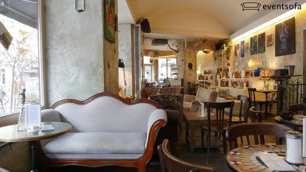 Shabby chic is at the heart of An Einem Sonntag im August bar, Berlin (An Einem Sonntag im August)