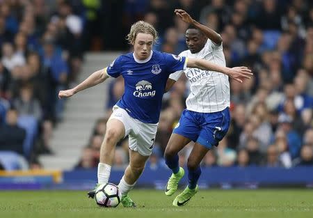 Britain Football Soccer - Everton v Leicester City - Premier League - Goodison Park - 9/4/17 Everton's Tom Davies in action with Leicester City's Ahmed Musa Action Images via Reuters / Carl Recine Livepic