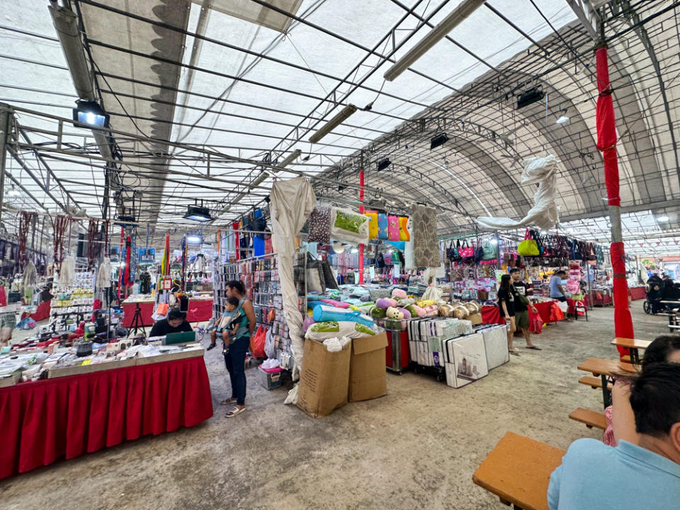 yishun pasar malam - stalls