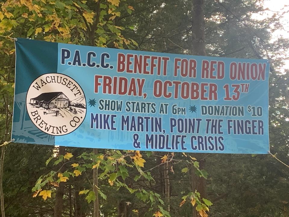 A benefit concert to assist the employees of the Red Onion pub will be held Friday at the PACC in Gardner.