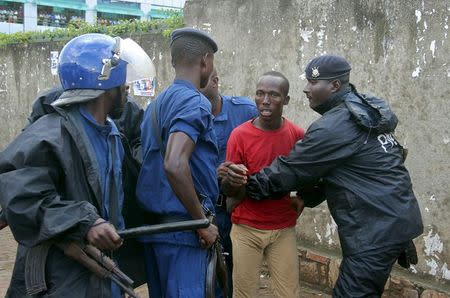 Burundi policemen detain a protestor who opposes President Pierre Nkurunziza from running for a third term, in the capital Bujumbura, April 17, 2015. REUTERS/Jean Pierre Aime Harerimana