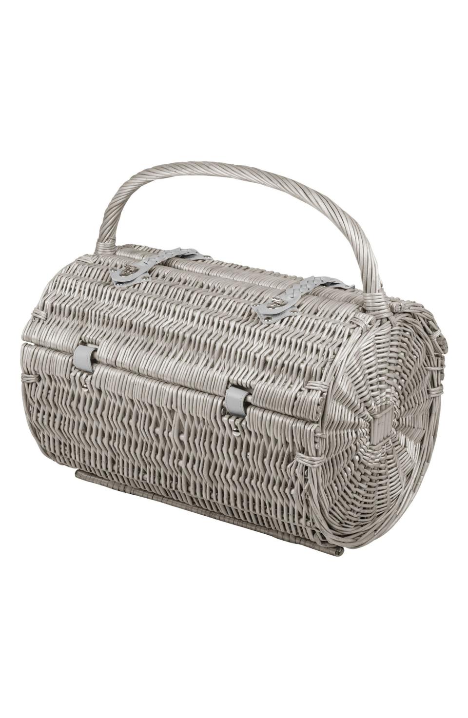 <strong>Sold Out</strong> It's summer, therefore a picnic basket that doubles as a chic AF purse is 100 percent necessary. (Psst, it also comes with two wine glasses, two porcelain plates, two forks, two knives, two spoons, a corkscrew, a tablecloth, stainless-steel salt and pepper shakers, and two cotton napkins ]]>😯