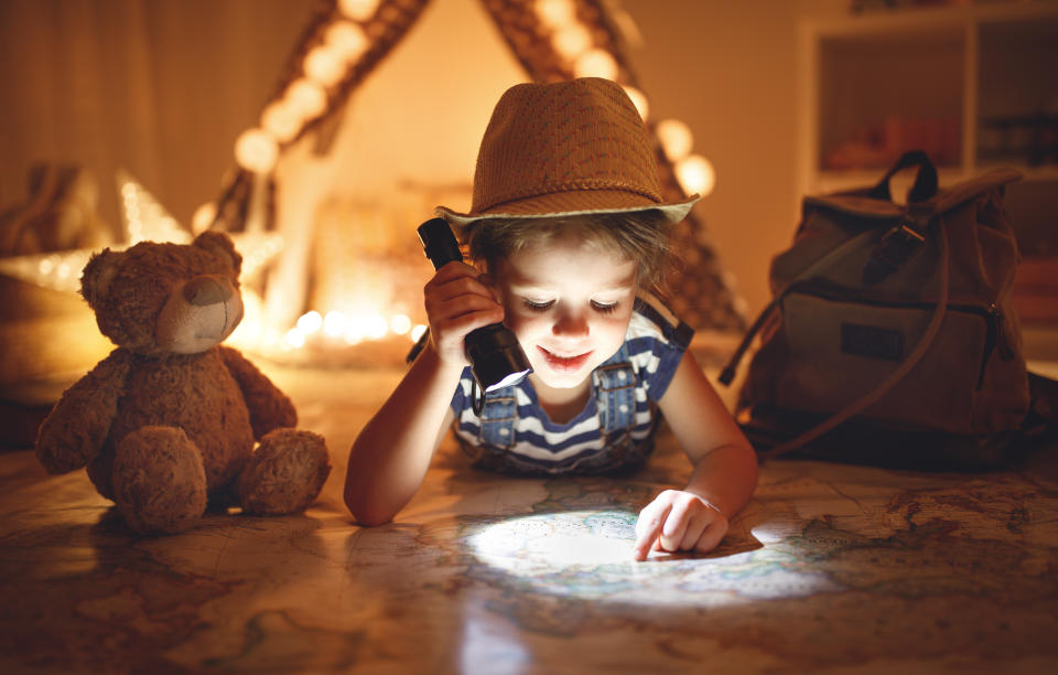 Projektor-Taschenlampen machen Kindern viel Freude (Symbolbild: Getty Images)