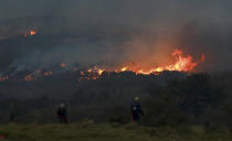 A fire rages on the slopes of Table Mountain, in Cape Town South Africa, Monday, April 19, 2021. Residents are being evacuated from Cape Town neighborhoods after a huge fire spreading on the slopes of the city’s famed Table Mountain was fanned by strong winds overnight and houses came under threat. City authorities say residents of parts of the Vredehoek neighborhood were being evacuated Monday as a “precautionary” measure after the fire spread towards the area. (AP Photo/Nardus Engelbrecht)