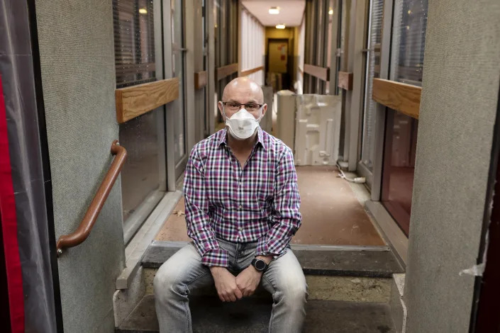 Ahmet Nejat Oszu, the last tenant who has not agreed to move out of his building, at 215 West 84th Street in New York, April 7, 2022. (Karsten Moran/The New York Times)