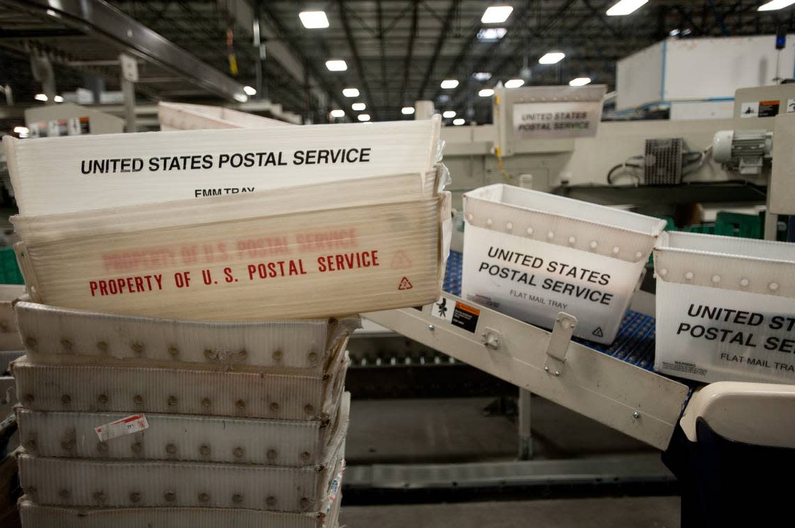 To address the mail theft crimes across the city, Postal Inspector Jeff Fitch said the USPS is working to get new locks throughout Sacramento. File photo. Jose Luis Villegas/Sacramento Bee file