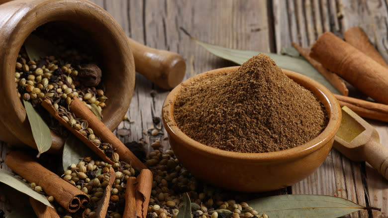 Garam masala powder with ingredients