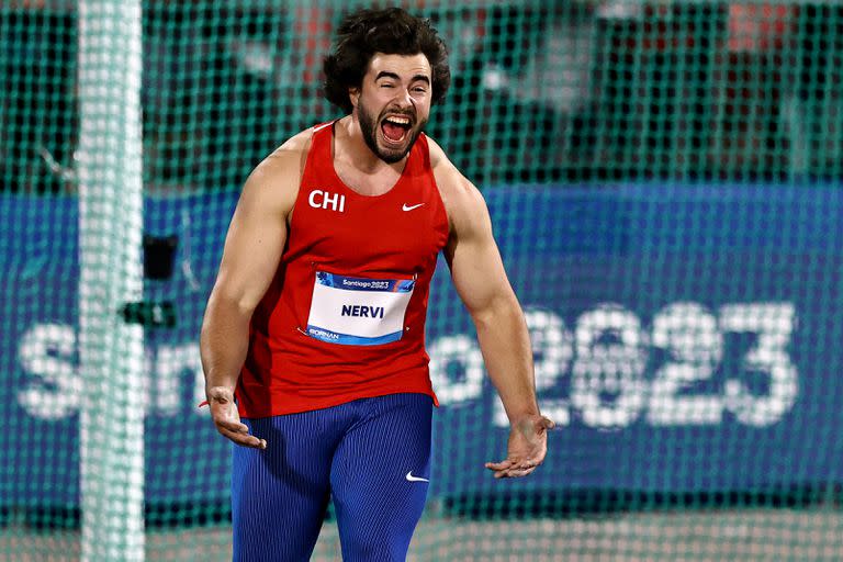 El festejo eufórico de Lucas Nervi, de Chile, cuando supo que la medalla dorada en el Estadio Nacional ya era suya