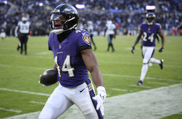 Ravens pull away late from Panthers to extend win streak