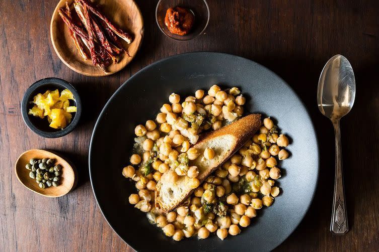 Lablabi (Middle Eastern Spicy Chickpea Stew) 