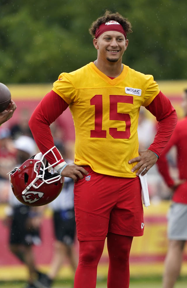 mahomes yellow jersey