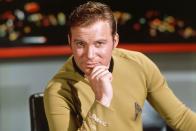 Einer der beliebtesten "Star Trek"-Charaktere aller Zeiten ist Captain James Tiberius Kirk. William Shatner hatte in der Originalserie und einer Reihe von Filmen das Kommando über das Raumschiff Enterprise. Böse Zungen behaupten: Seine größte schauspielerische Herausforderung war es, im Lauf der Jahre den Bauch in der hautengen Uniform immer fester einzuziehen. (Bild: Paramount)
