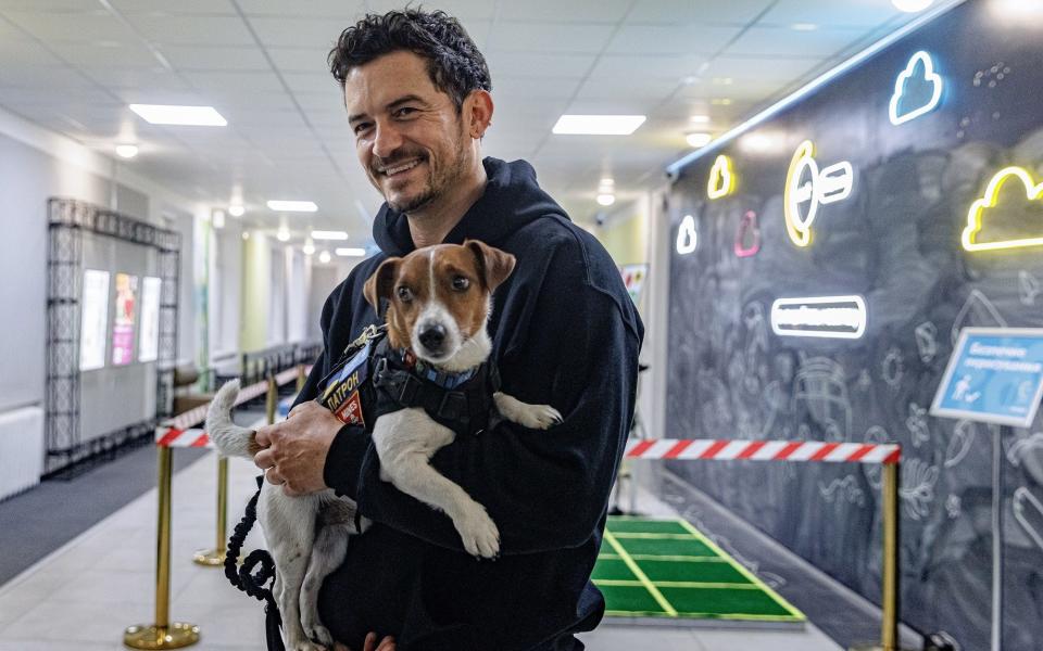 UNICEF Goodwill Ambassador Orlando Bloom holds Patron the Dog a detection dog and mascot for the State Emergency Service of Ukraine in Kyiv - UNICEF/UN0820080/Skyba/Newsflash/UNICEF/UN0820080/Skyba/Newsflash