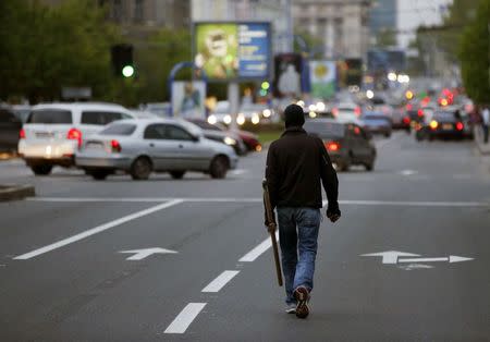 A pro-Russian protester walks down a street during a pro-Ukraine rally in the eastern city of Donetsk April 28, 2014. REUTERS/Marko Djurica