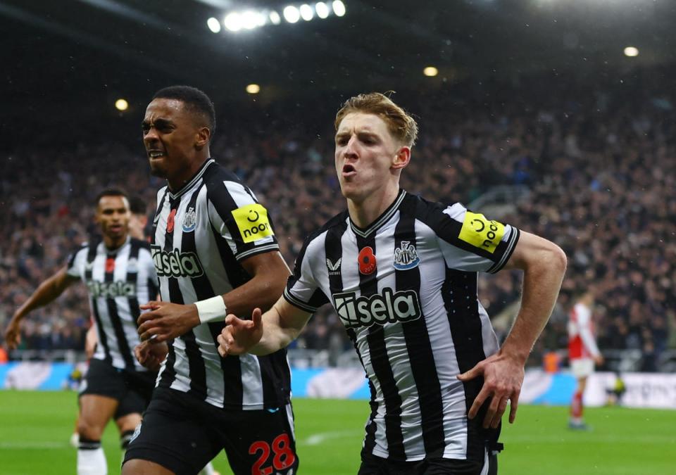 Toon barmy! Gordon's goal for Newcastle led to a furious response from Arteta (Action Images via Reuters)