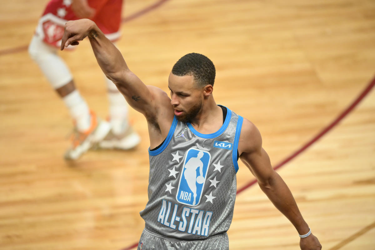 Stephen Curry sets NBA All-Star Game record for 3-point makes