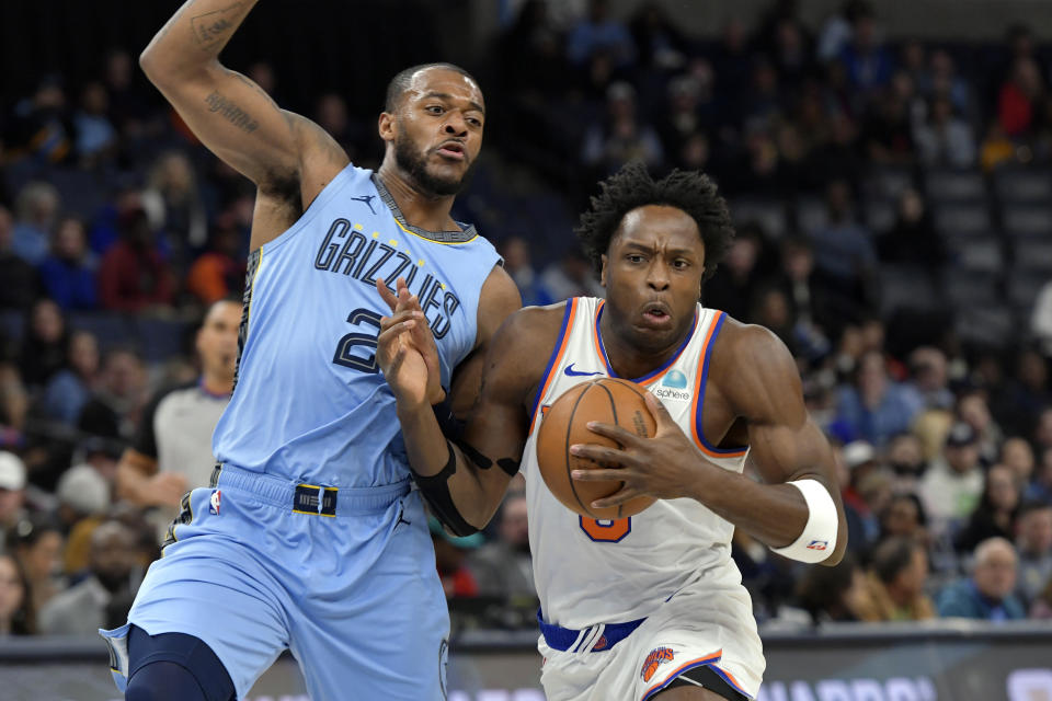 New York Knicks guard DaQuan Jeffries, right, is defended by Memphis Grizzlies forward Xavier Tillman (2) during the first half of an NBA basketball game Saturday, Jan. 13, 2024, in Memphis, Tenn. (AP Photo/Brandon Dill)