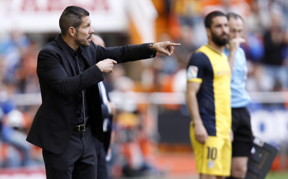 Atletico's de Madrid coach Diego Simeone from Argentina gestures to players during a Spanish La Liga soccer match against Valencia at the Mestalla stadium in Valencia, Spain, on Sunday, April 27, 2014. (AP Photo/Alberto Saiz)