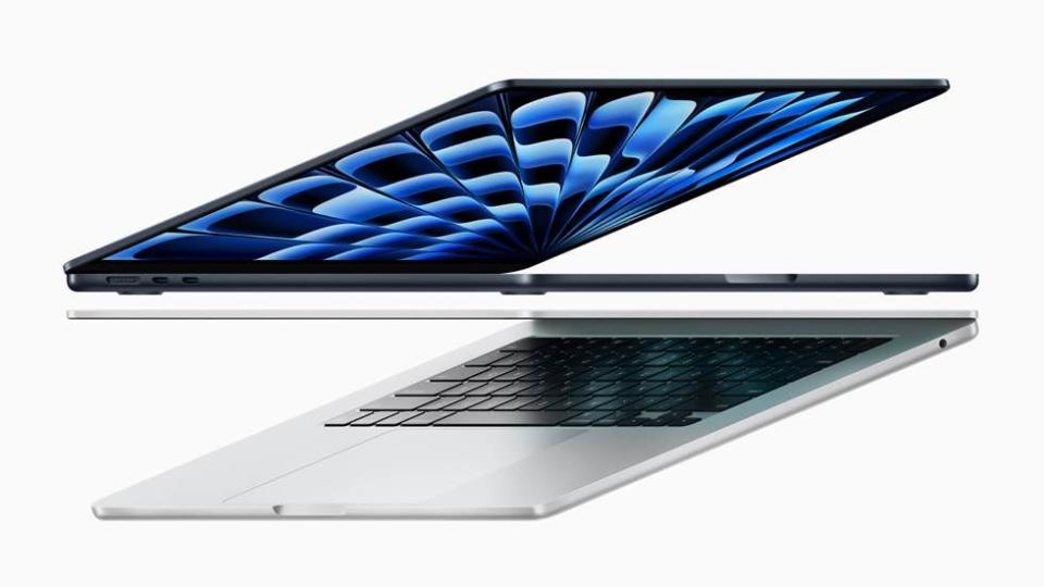 全新13吋與15吋MacBook Air搭載強大的M3晶片，具備超便攜設計、高效能和滿足一天所需的電池續航力。圖片來源：apple