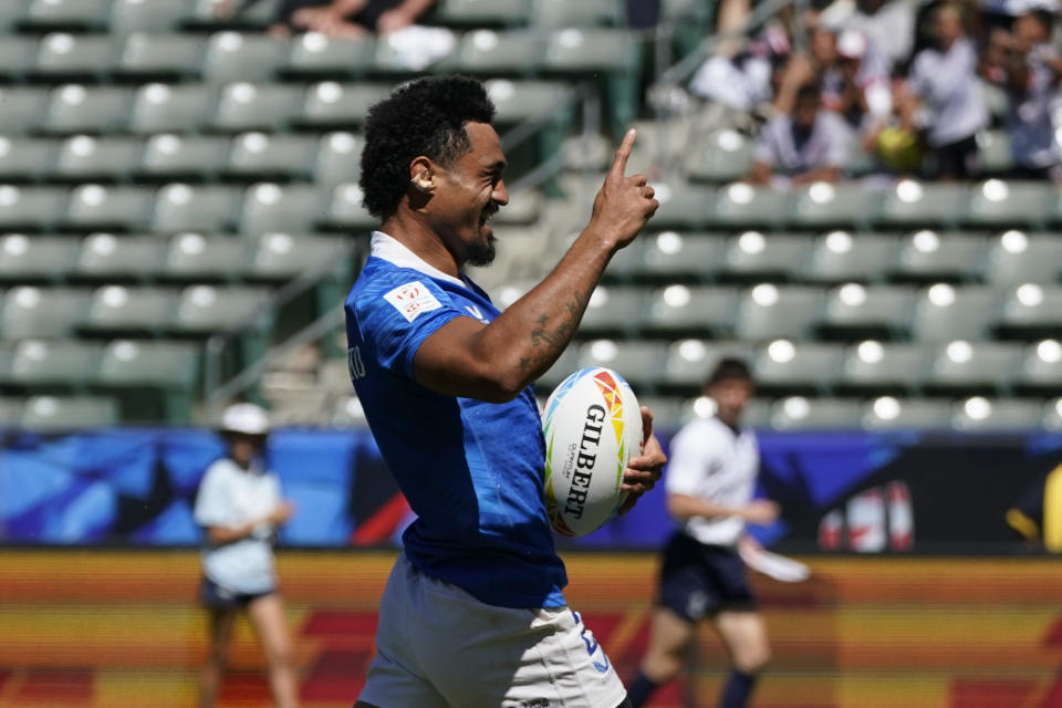 Samoa's Via Apelu Maliko celebrates as he scores a try against New Zealand during their Los Angeles rugby sevens series semifinal match at Dignity Health Sports Park in Carson, Calif., Sunday, 28, Aug. 27, 2022. (AP Photo/Marcio Jose Sanchez)