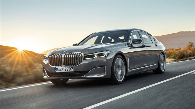BMW 5系列（上）、7系列（下）未來都將推出純電車型。（圖／翻攝自BMW官網）