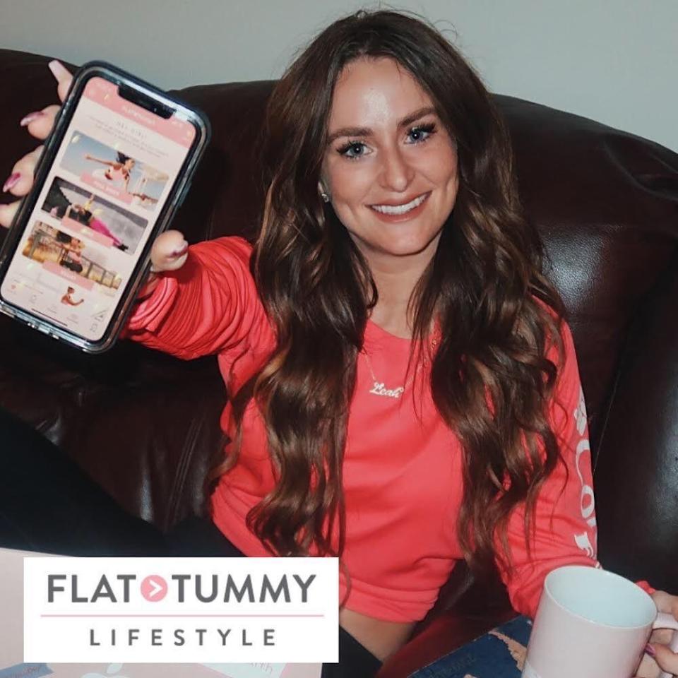 Leah Messer holds out a phone to promote her ad