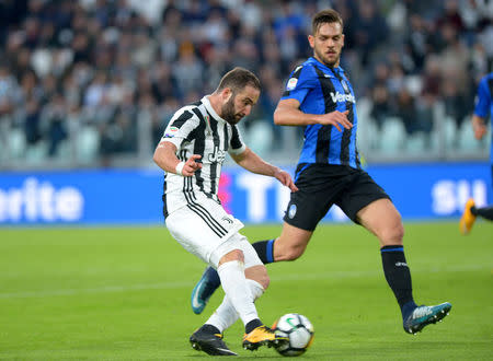 Soccer Football - Serie A - Juventus vs Atalanta - Allianz Stadium, Turin, Italy - March 14, 2018 Juventus’ Gonzalo Higuain scores their first goal REUTERS/Massimo Pinca