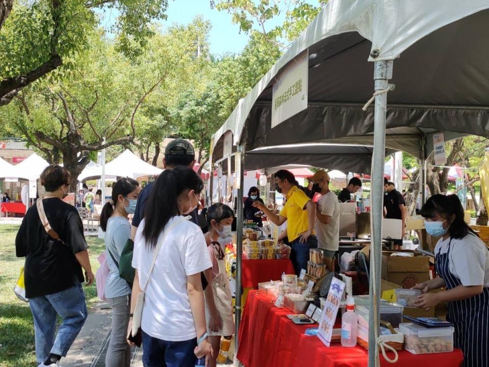 台中好甜甜蜜再現，市府經發局邀請30家得獎業者，本週末假日，在市民廣場辦市集。（圖：中市府提供）