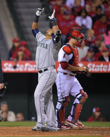 Nelson Cruz (left) leads the majors with 14 home runs. (AP)