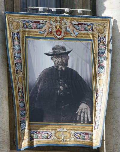 <span class="caption">A tapestry depicting Father Damien, born Jozef De Veuster, hangs from the St. Peter Basilica facade during a canonization ceremony at the Vatican.</span> <span class="attribution"><a class="link " href="https://newsroom.ap.org/detail/HIYEYearender/81db85f170ae4bbc9579419ffd9ee866/photo?Query=father%20damien&mediaType=photo&sortBy=arrivaldatetime:desc&dateRange=Anytime&totalCount=16&currentItemNo=9" rel="nofollow noopener" target="_blank" data-ylk="slk:AP Photo/Alessandra Tarantino;elm:context_link;itc:0;sec:content-canvas">AP Photo/Alessandra Tarantino</a></span>