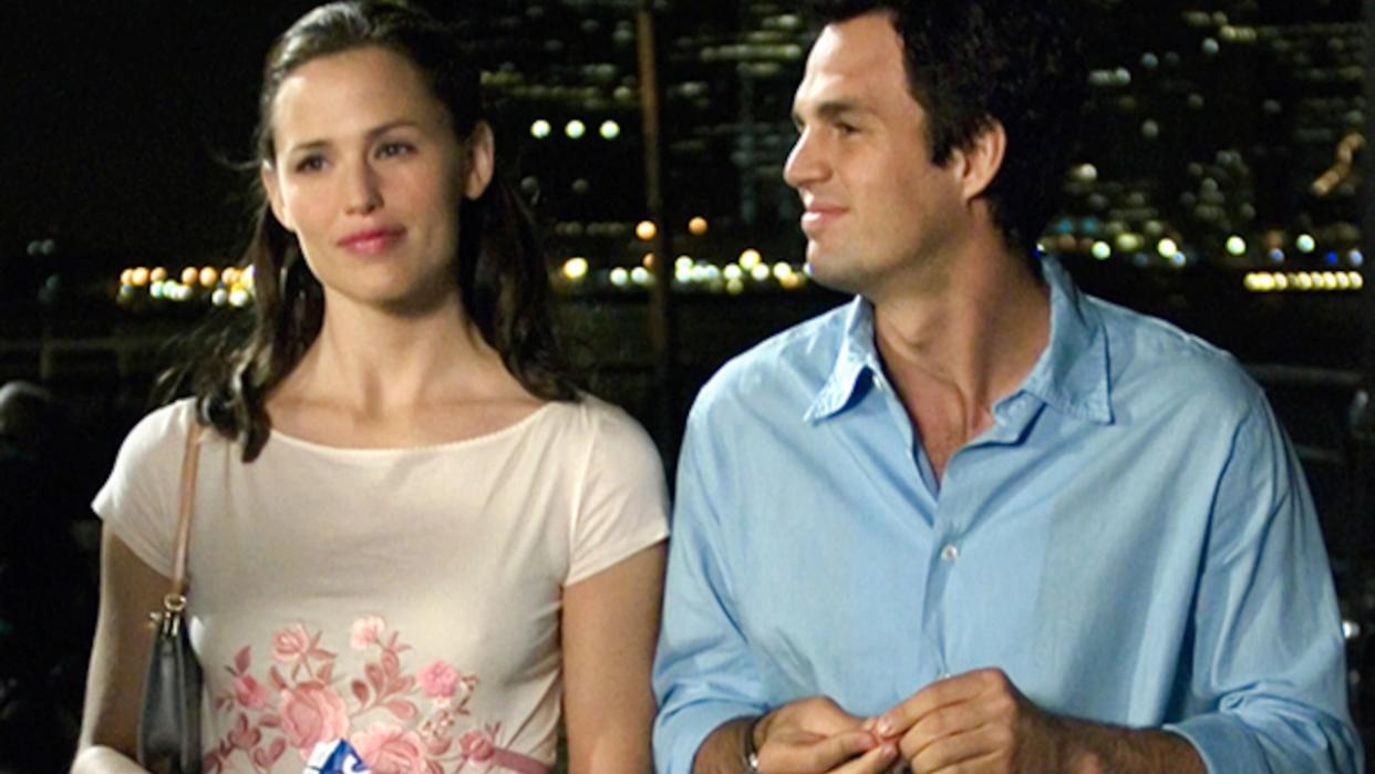  Jennifer Garner and Mark Ruffalo as Jenna and Matty eating Razzles in 13 Going on 30 