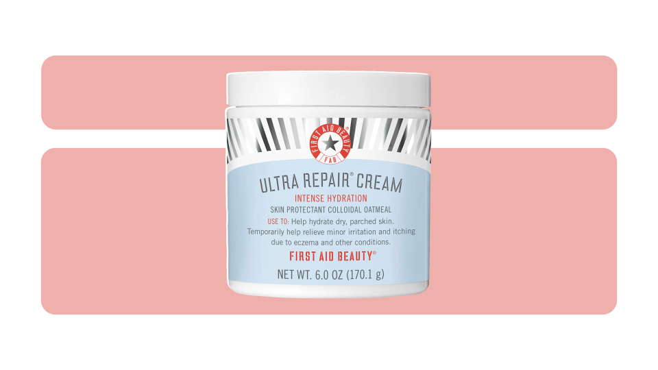 The First Aid Beauty Ultra Repair Cream provides the skin with adequate hydration and leaves it feeling soft and smooth.