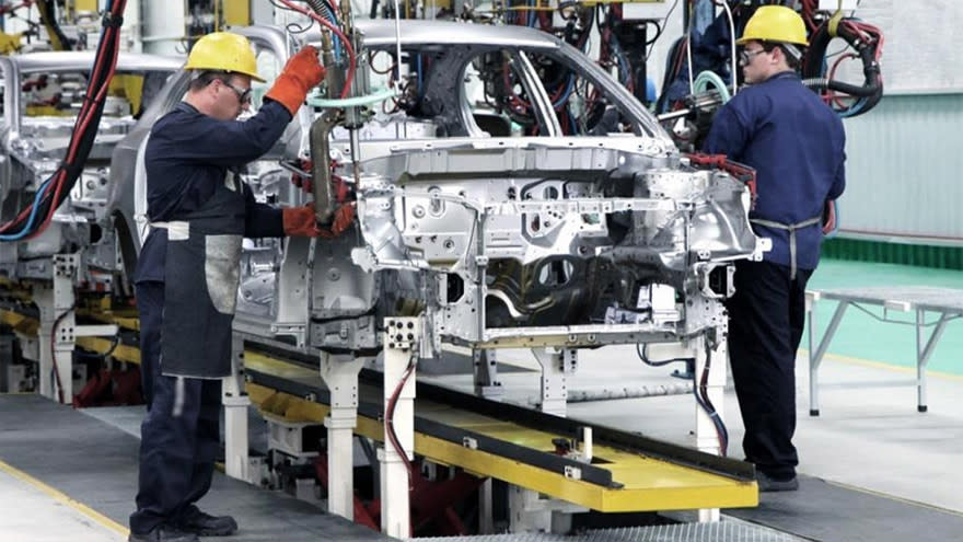 La industria automotriz ya está dando las primeras señales de baja en el ritmo de producción ante la falta de dólares para compras insumos