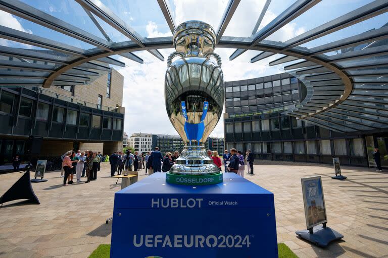 El trofeo de la Eurocopa 2024, que quedará en manos de la selección que se consagre campeona este domingo en Berlín