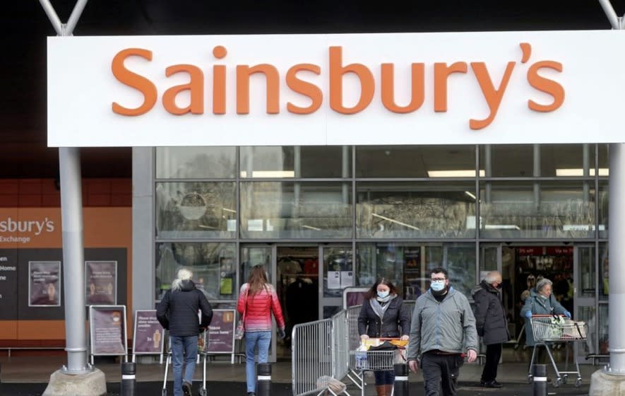 英國連鎖超市Sainsbury’s於北愛爾蘭嘅所有門市都面臨缺貨潮。  （圖：IreSainsbury@Twitter）