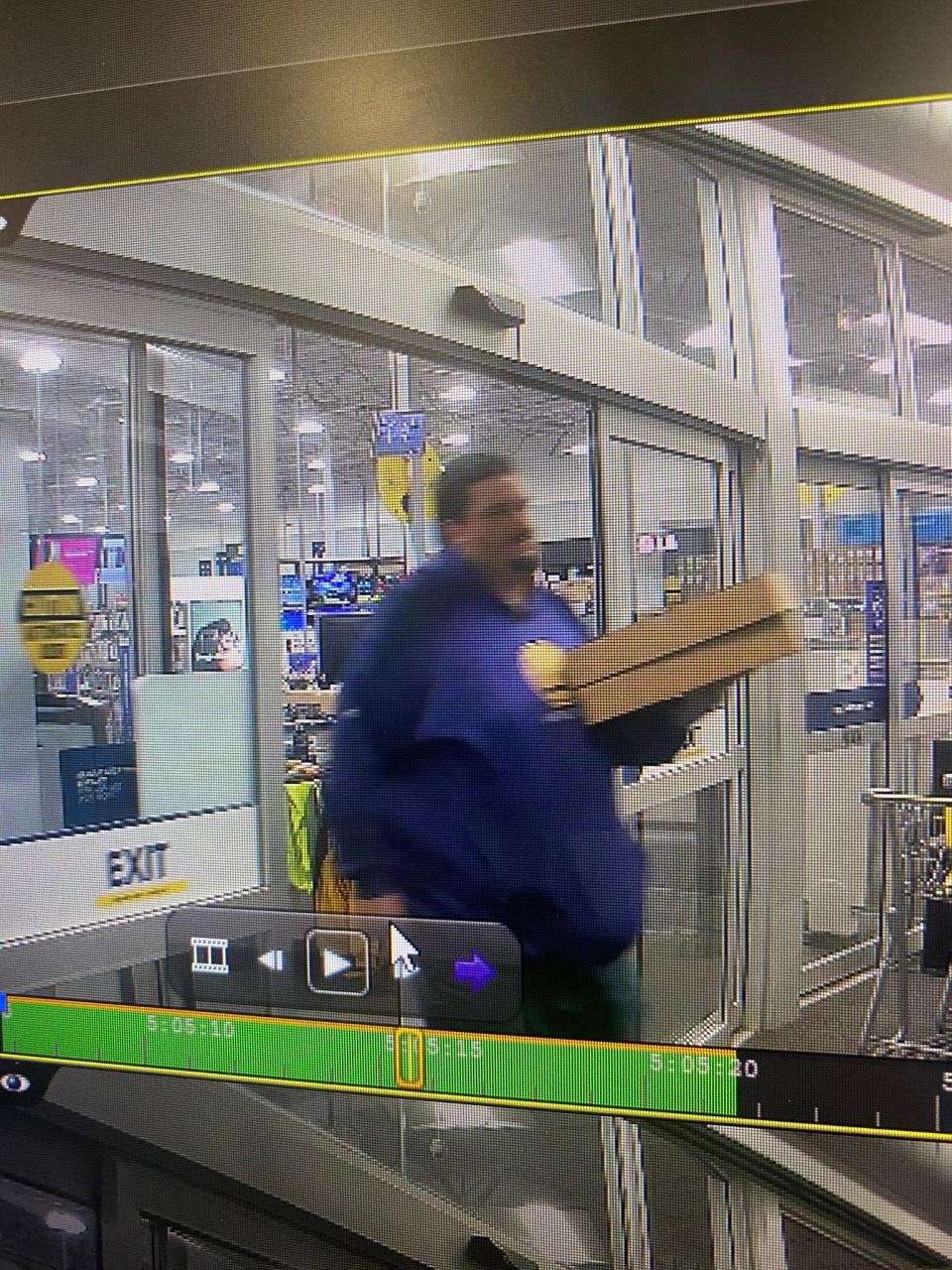 Man suspected of robbing Best Buy at gunpoint in Janesville